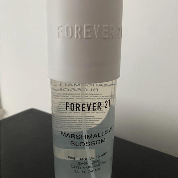 Forever 21 marshmallow blossom - Picture 1 of 1